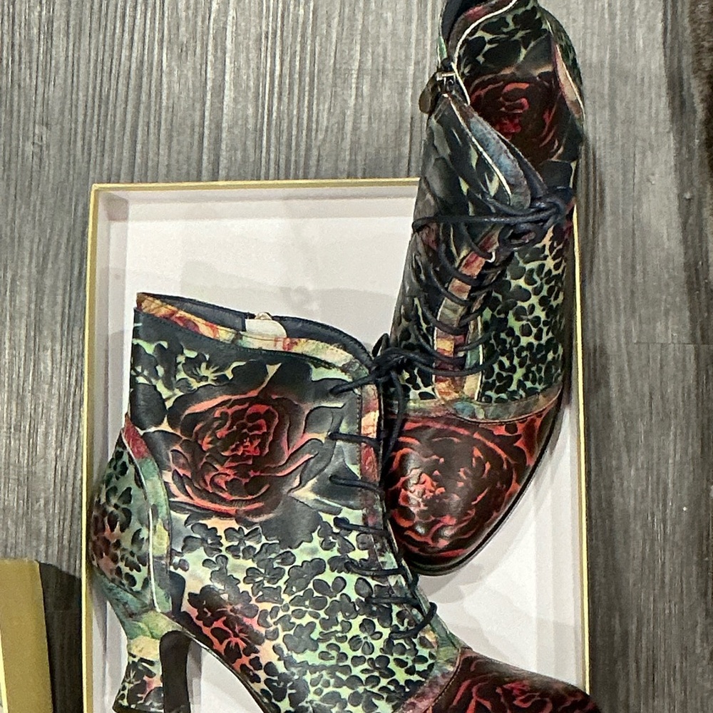 Floral Lace-Up Ankle Boots - L’Artiste by Spring Step